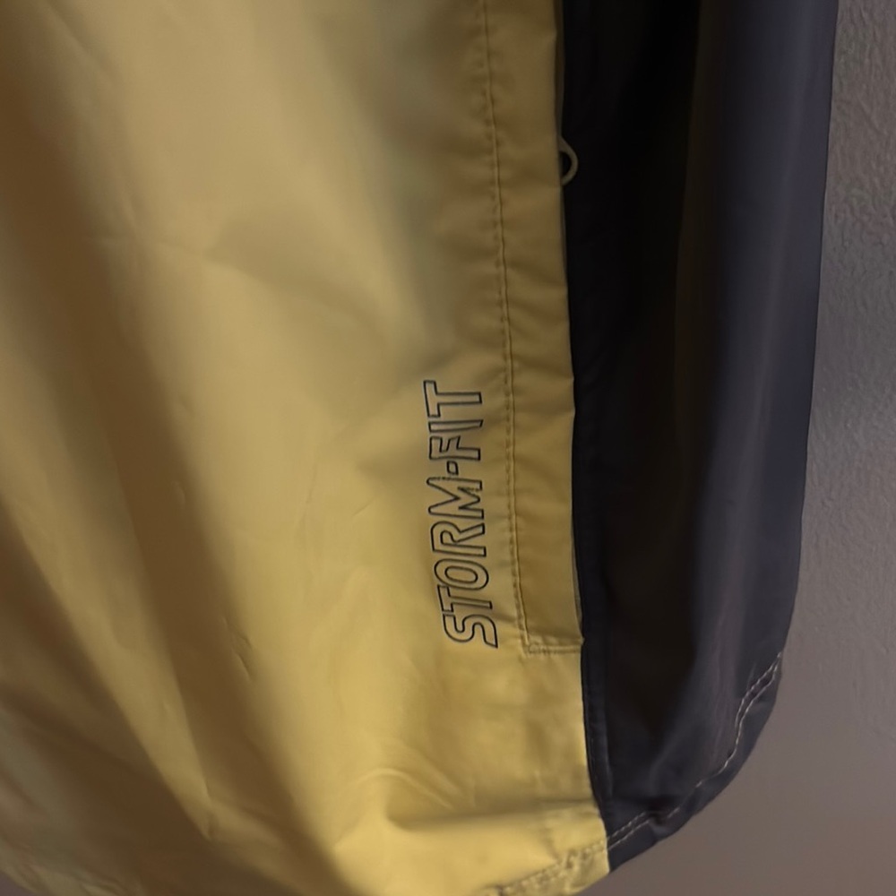 Nike Yellow and Black Pullover short sleeve Storm-Fit packabe shirt - Picture 4 of 6